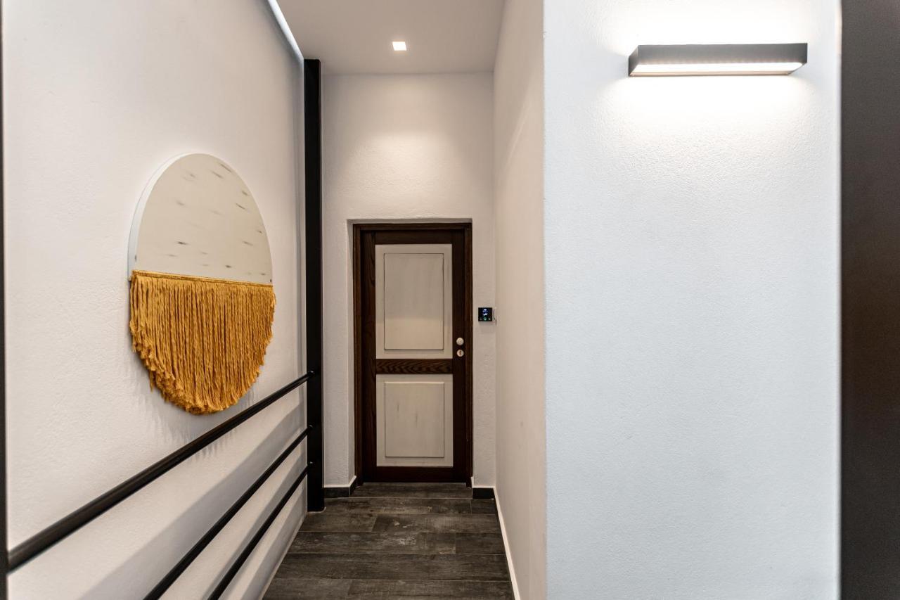 Mariet Naxos &